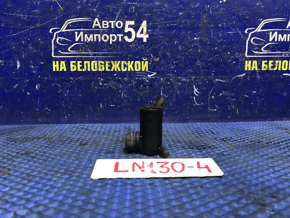 Моторчик бачка омывателя TOYOTA HILUX SURF 1992