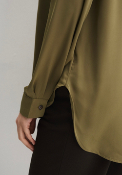 Блуза из атласа олива