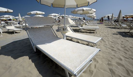 Столик для зонтов с опорой Table