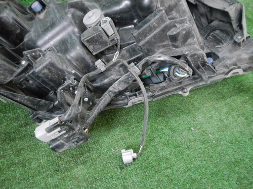 Битая Фара левая Toyota Land Cruiser 200 (2015-2021) LED