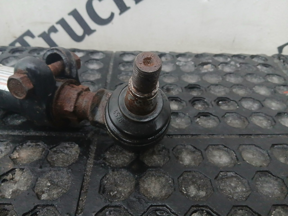 Тяга рулевая продольная