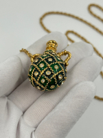 Кулон в виде амфоры с зелёной эмалью