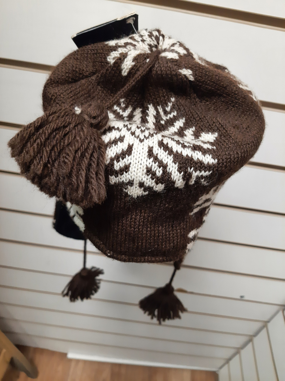 Шапка Dale of Norway Snowflake Wool Hat, артикул 4058, цвет Коричневый (R)