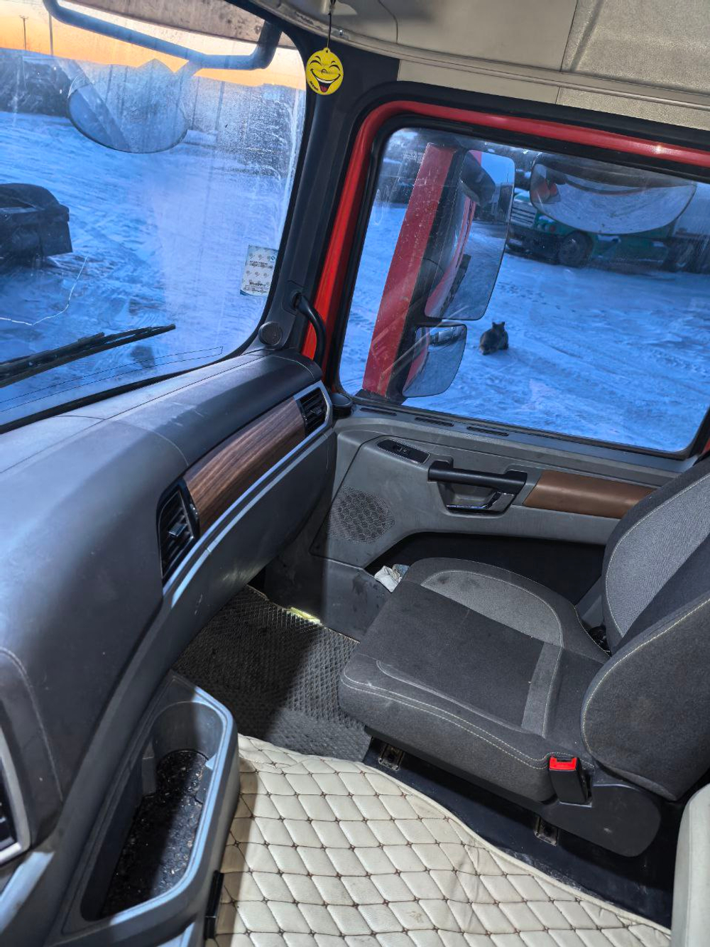 Shacman (Shaanxi) SX* 6x4 Седельный тягач SX42584V324 (Дизельный, 11,6 л, 423 л.с., АТ)