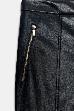 ZARA БРЮКИ FLARE ИЗ ИСКУССТВЕННОЙ КОЖИ, ЧЕРНЫЙ