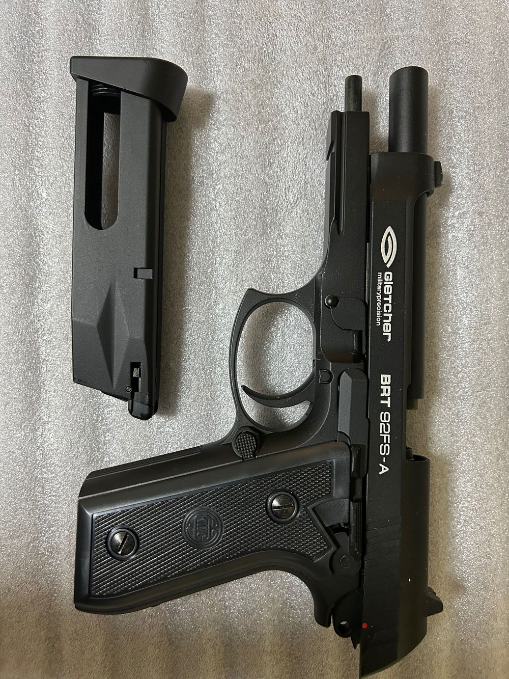 Страйкбольный пистолет