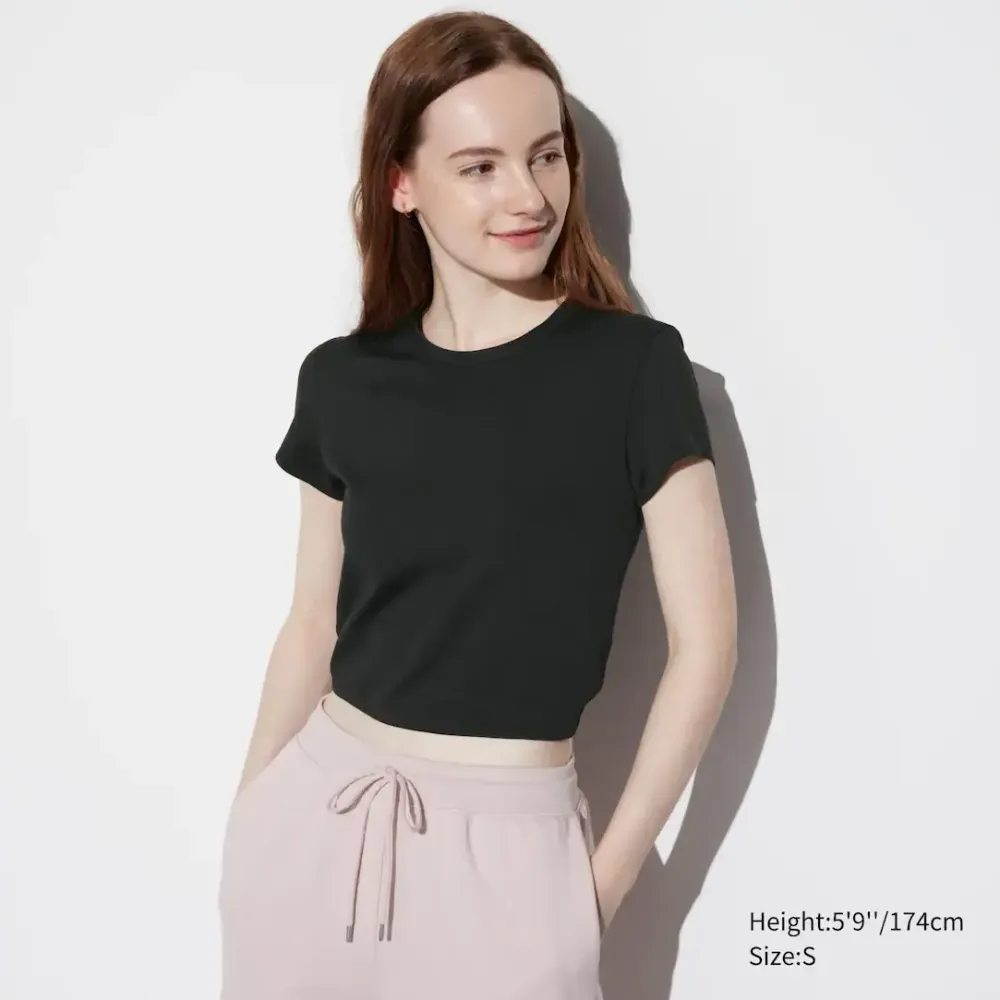 UNIQLO УКОРОЧЕННАЯ ФУТБОЛКА, ЧЕРНЫЙ