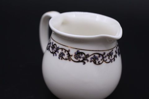 Сливник с каймой, фарфор, 180мл