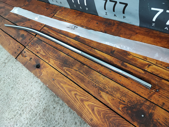 Молдинг стекла переднего правого Camry XV70 Новый Оригинал 7571033170