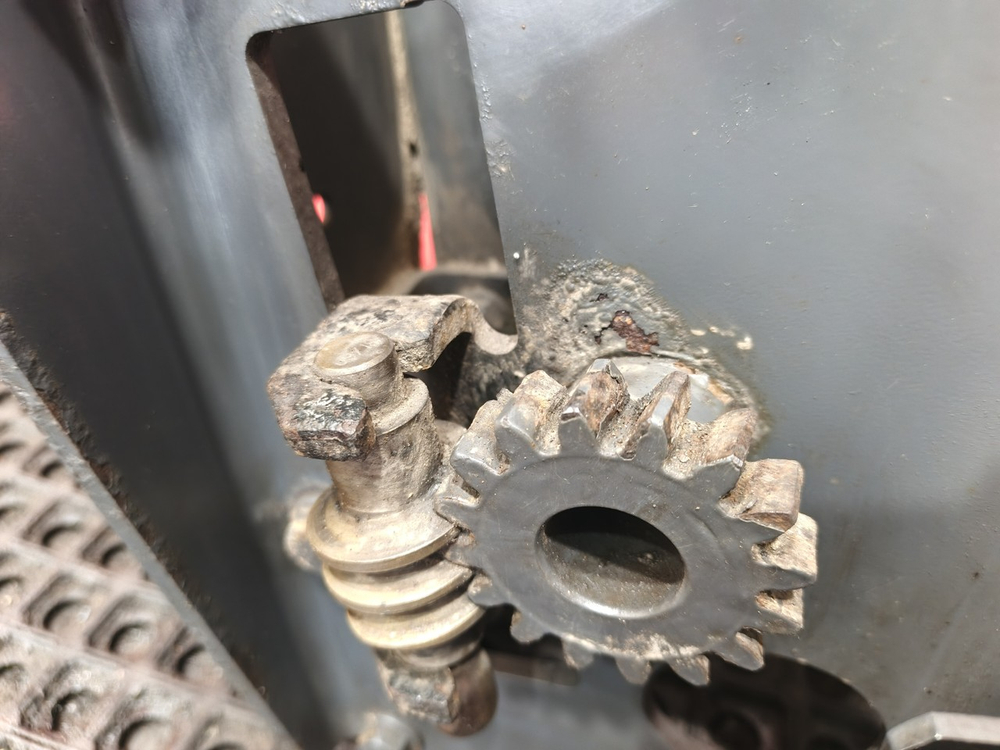 Кронштейн запасного колеса