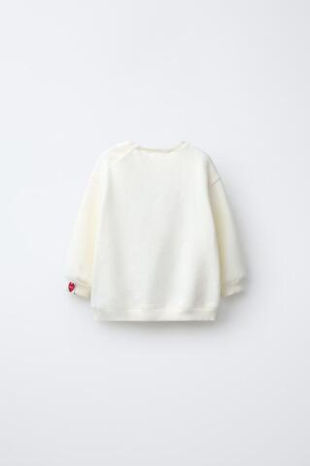 ZARA ТОЛСТОВКА С МАХРОВОЙ НАШИВКОЙ SNOOPY PEANUTS™, СВЕТЛЫЙ ЭКРЮ