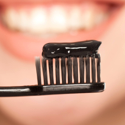 Отбеливающая зубная паста с углем Aekyung 2080 Black Clean Charcoal Toothpaste 120 гр