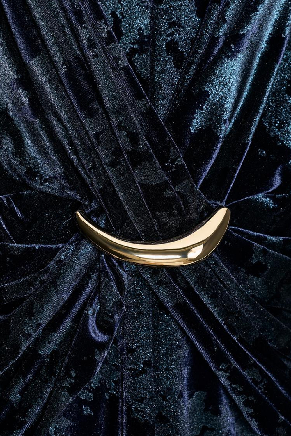 ZARA БАРХАТНОЕ ПЛАТЬЕ МИДИ С ФУРНИТУРОЙ, СИНИЙ