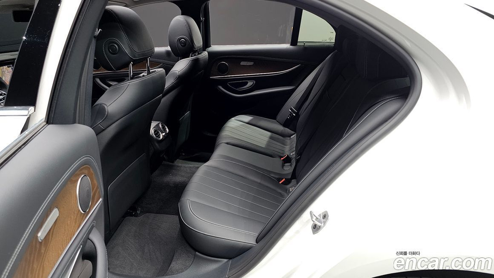 Mercedes-Benz E-Class W213 E220d 4MATIC Exclusive (10.2019)