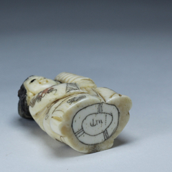 Нэцкэ Девушка с фонарем