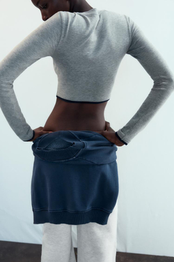 ZARA УКОРОЧЕННАЯ ФУТБОЛКА С ДВОЙНЫМ ЭФФЕКТОМ, СЕРЫЙ МЕЛАНЖ