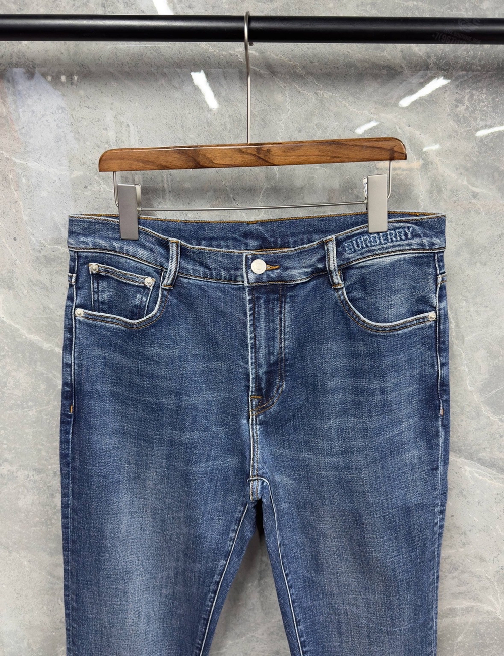 Джинсы Burberry