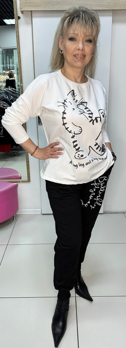 Тонкий свитшот-толстовка белого цвета