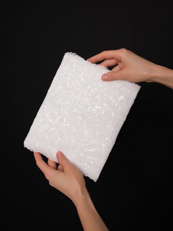 05-174 Вышивка пайетками на неэл. сетке 22 см, белый 001