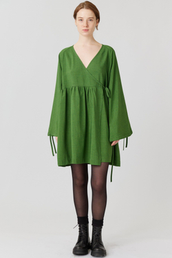 Платье на запах с широкими рукавами длины мини из зеленой вискозы с шёлком