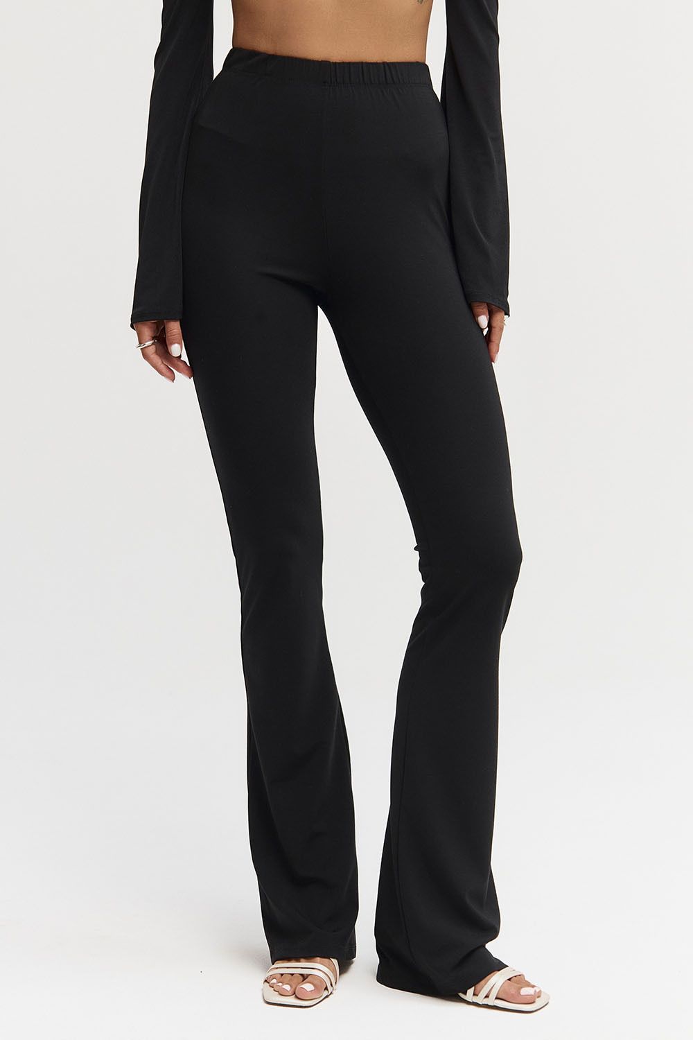 Леггинсы клеш из вискозы черного цвета