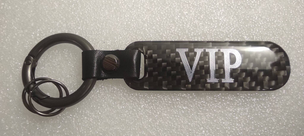 Брелок "VIP" карбон (1 шт.)