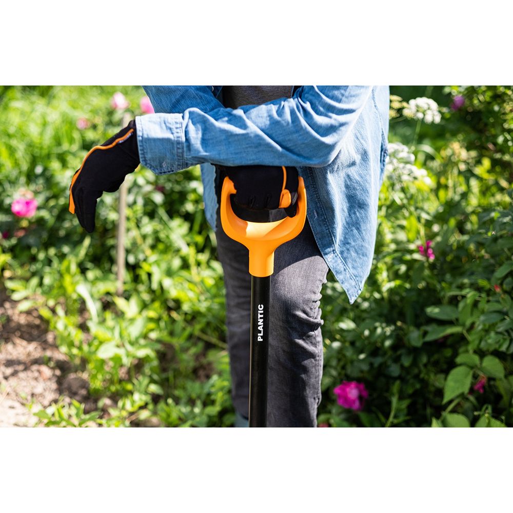 ЛОПАТА ШТЫКОВАЯ "TERRA" С ЧЕРЕНКОМ И РУЧКОЙ 1120 мм (1) "PLANTIC" 11003-01