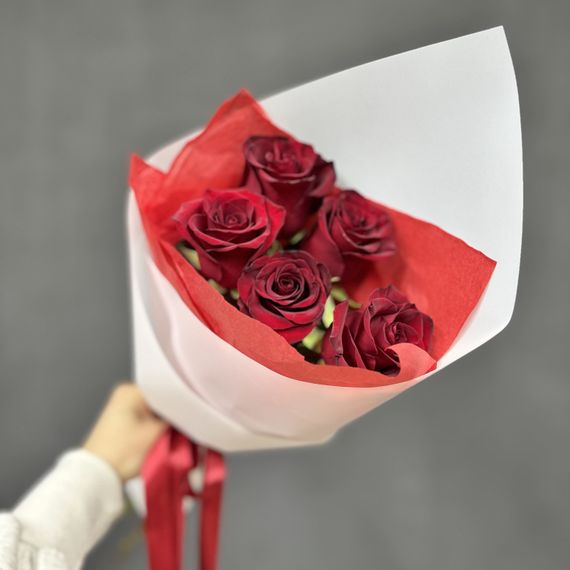 Букет из 5 красных роз