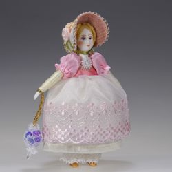 Ёлочная игрушка Девочка в костюме стиля ампир