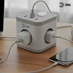 Удлинитель электрический ЭРА CUBE-3es-1,5m-4USB-W куб с заземлением с выключателем 3 розетки+4xUSBA+C 1,5м 16А белый | Бытовые удлинители