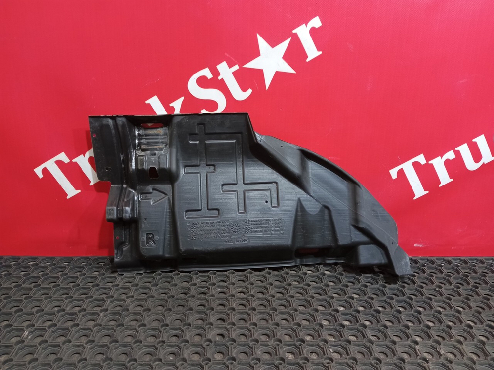 Шумоизоляция двигателя правая