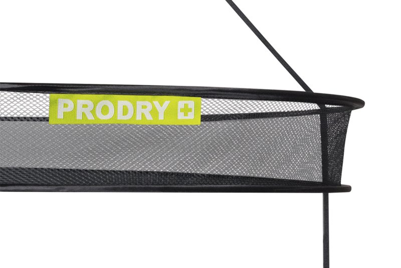 Крупный план верхнего яруса подвесной сетки сушилки prodry modulable 95х6 с ярким логотипом prodry