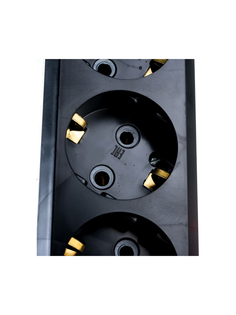 Бытовой удлинитель Gigant с заземлением ПВС 3x0,75 4 гнезда 3м 80093