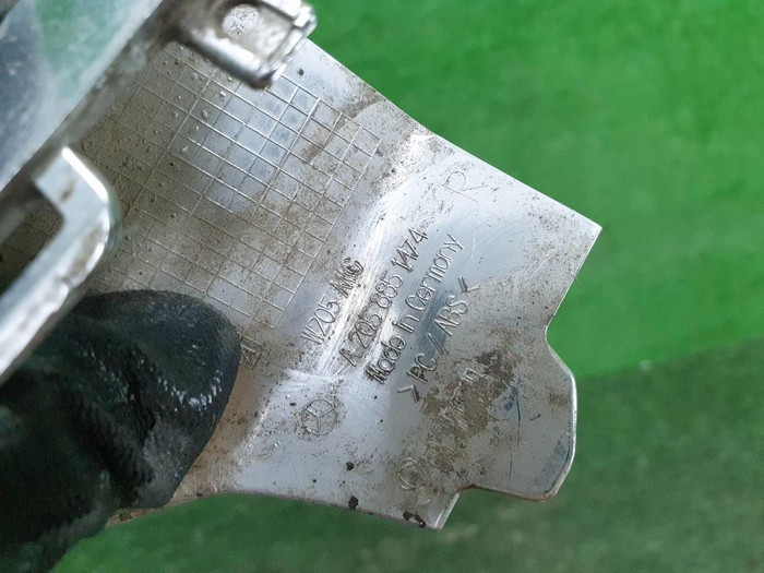 Молдинг переднего бампера правый Mercedes C w205 (2014-2018) AMG