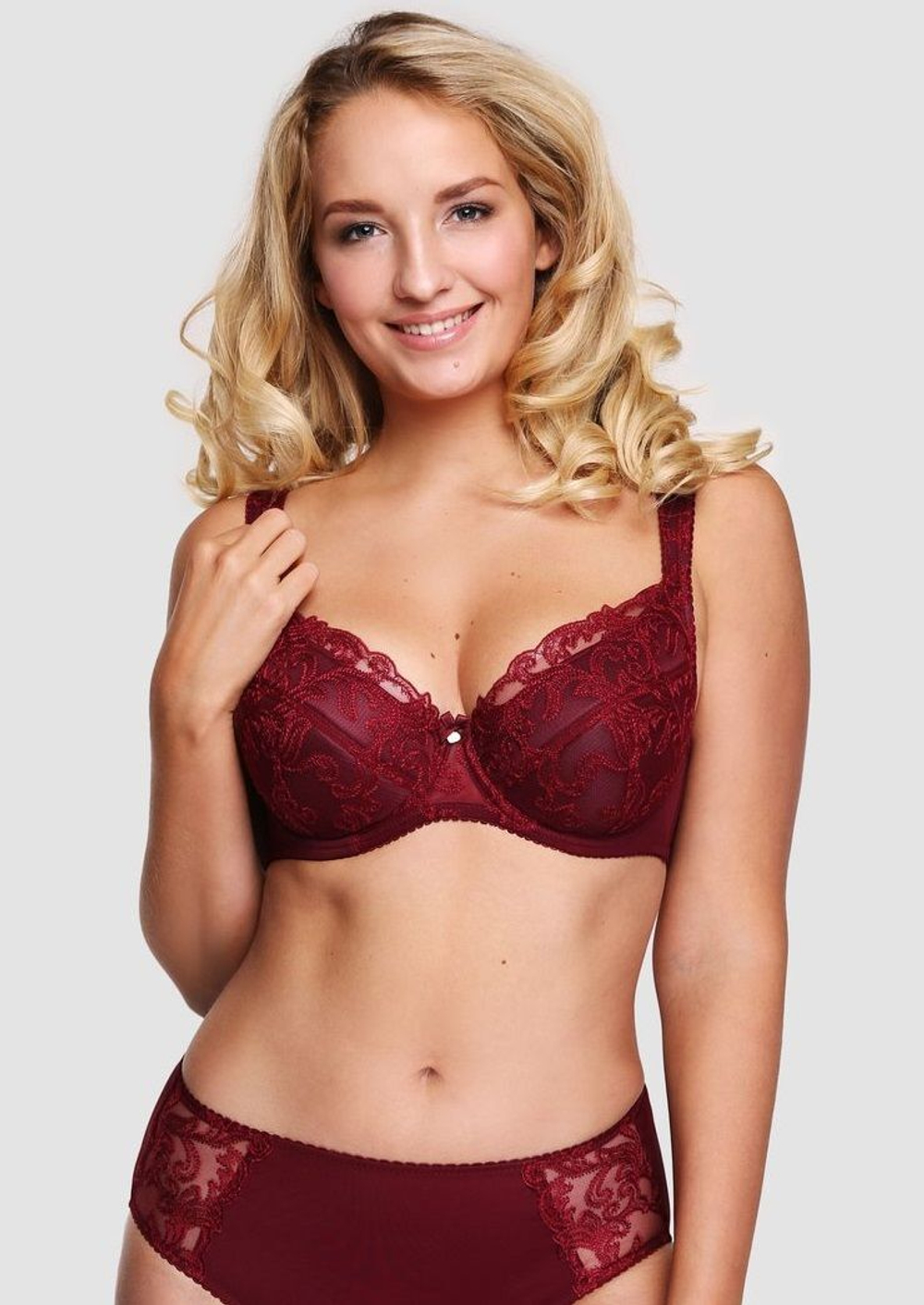 Бюстгальтер с уплотненными чашками на каркасах (Размер: 95H) (Цвет: бордовый)