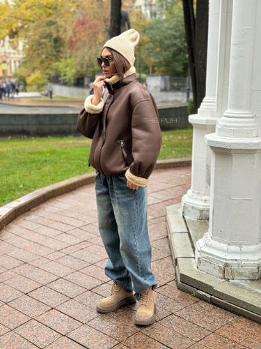 Коричневая дубленка с воротом-стойкой