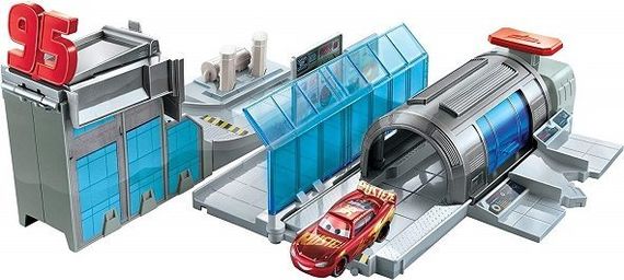 Cars 3 Film Sahneleri Oyun Setleri