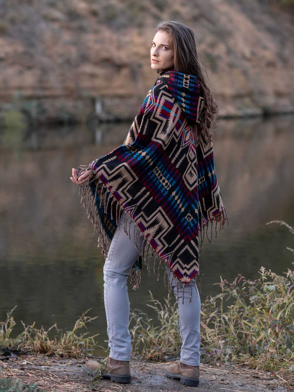 Пончо женское шерстяное с орнаментом