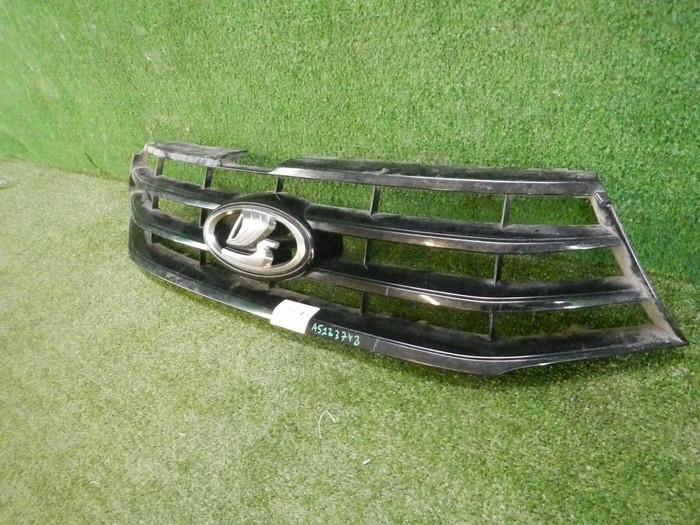 Решетка радиатора Lada Vesta (2015-н.в.)