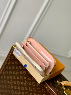 Louis Vuitton Zippy Wallet