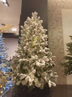 Заснеженная ель с гирляндой «Барокко» теплый свет (Литая+пвх) 210 см / 2,1 м