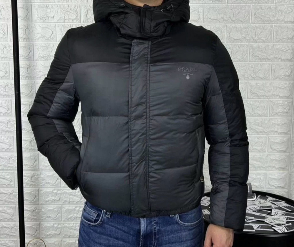 Короткий легкий пуховик Prada