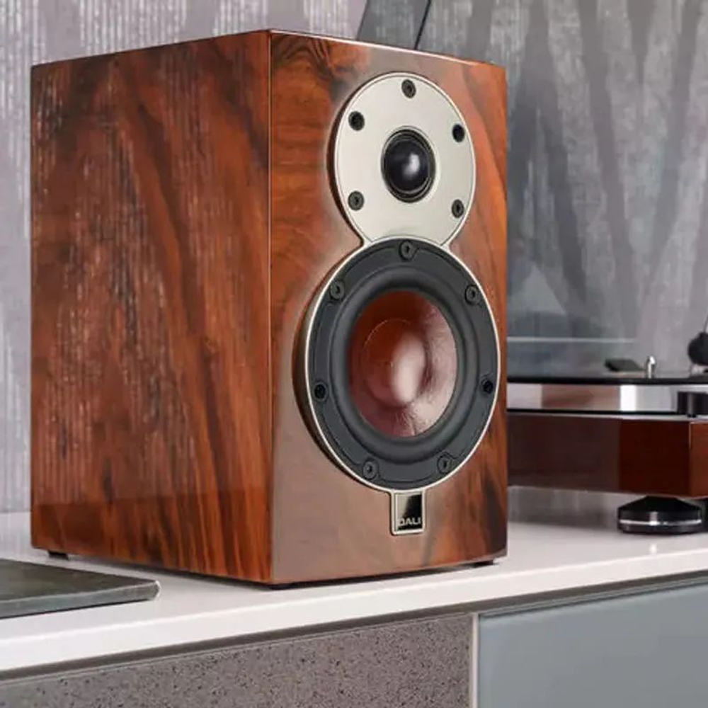 Полочная акустика Dali Menuet SE Wild Walnut High Gloss Veneer