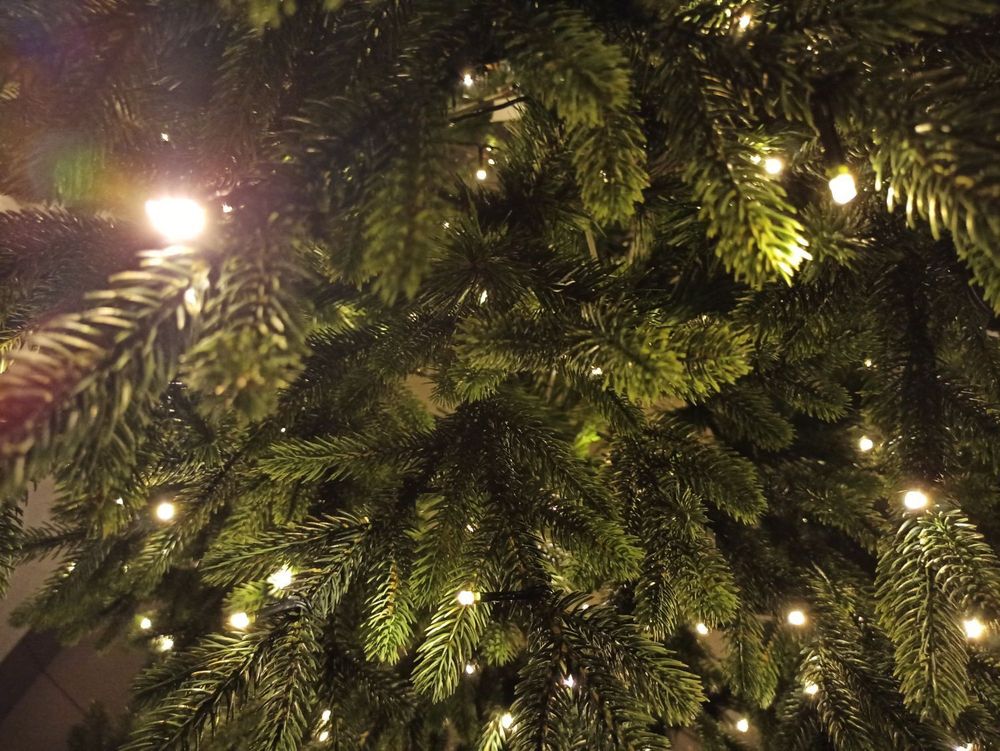 Елка с гирляндой 2в1 «Венецианская» (Литая+пвх) 210 см / 2,1 м