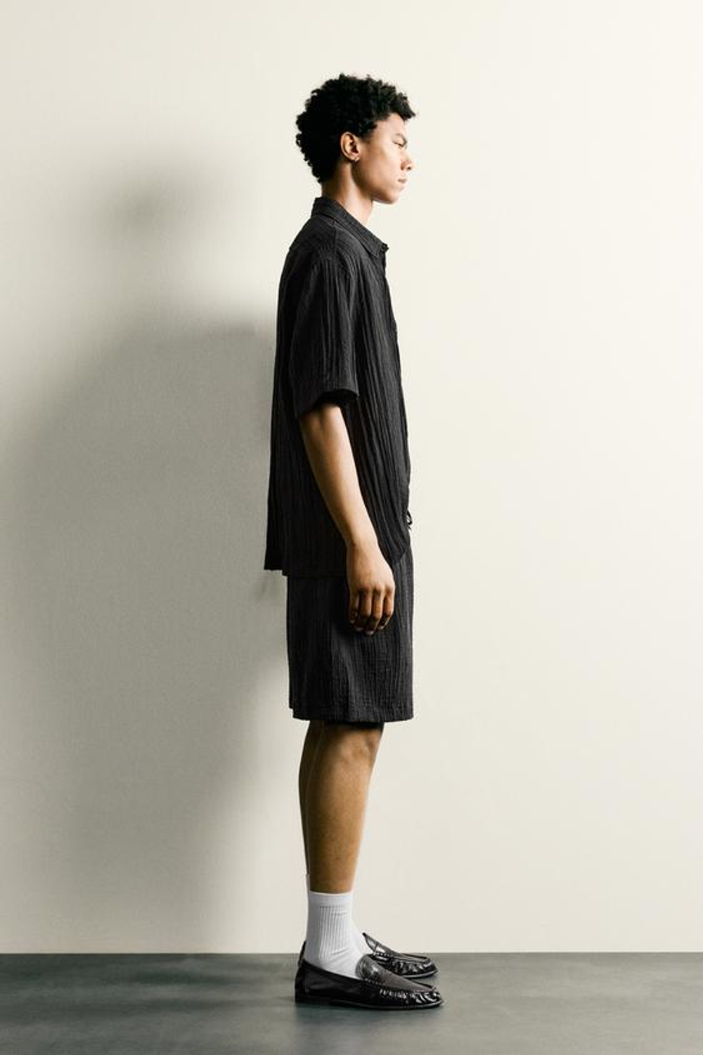 ZARA ШОРТЫ RELAXED FIT С РЕЛЬЕФНОЙ ФАКТУРОЙ, ЧЕРНЫЙ
