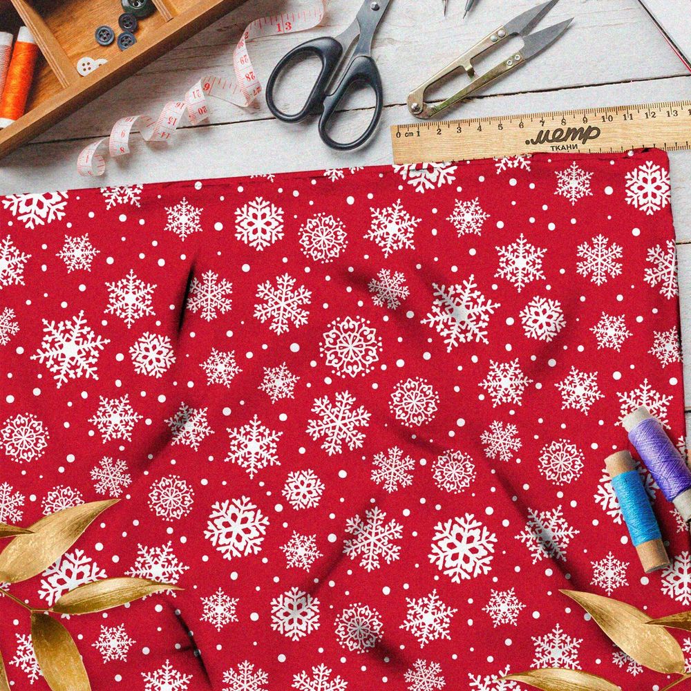 Ткань барби рождественские снежинки на красном фоне