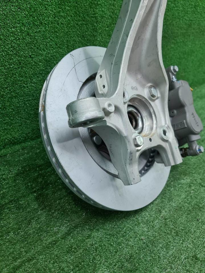 Кулак поворотный левый Lixiang L9 (2022-н.в.)