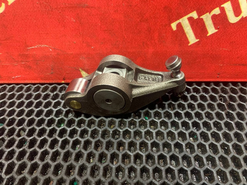 Коромысло впускного клапана 2023г.