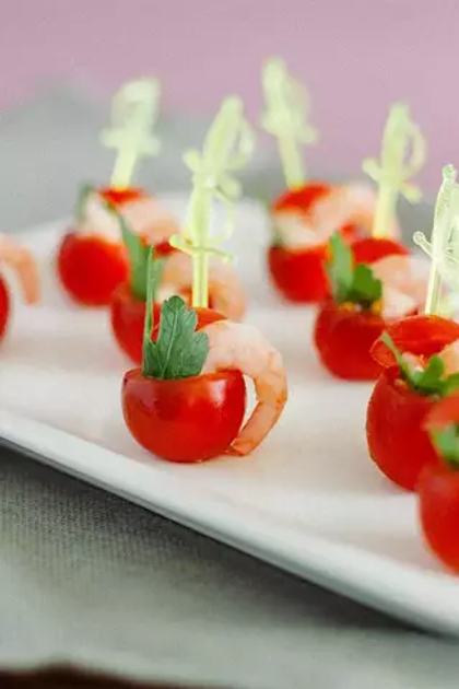 Канапе с черри, фаршированная с сыром и креветкой (30 гр.)