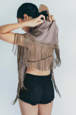 ZARA ПЛАТОК ИЗ ВИСКОЗЫ С БАХРОМОЙ, СВЕТЛО-КОРИЧНЕВЫЙ